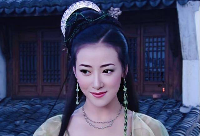 时隔多年,陈紫函47岁的年纪,在年轻小花面前已经没有了优势,可是会