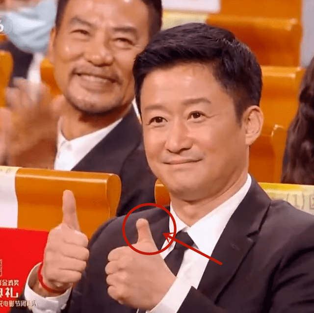 吴京身上2个疑点:拇指断了一节,"战狼"代言国产手机却用苹果,该骂吗