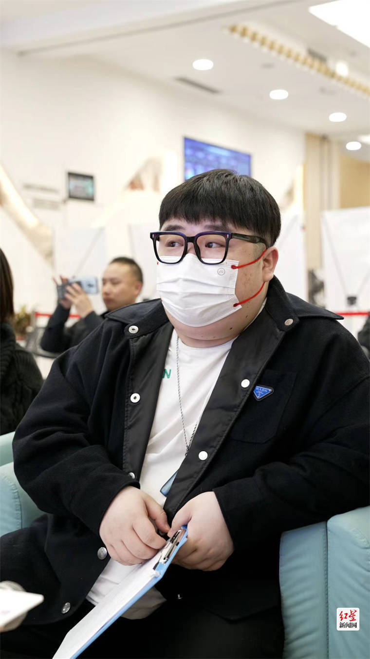 首批"街艺明星团"评委包括2022年中国好声音学员彭忠豪,音乐达人文