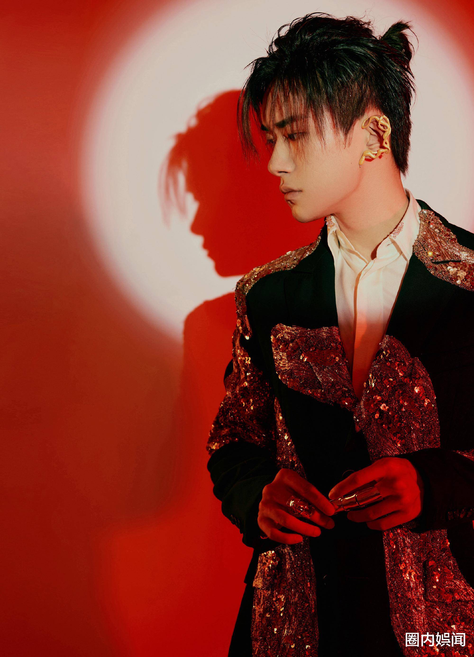 易烊千玺被曝将有个人综艺,节目核心被指无看点?_电影_网友_性格