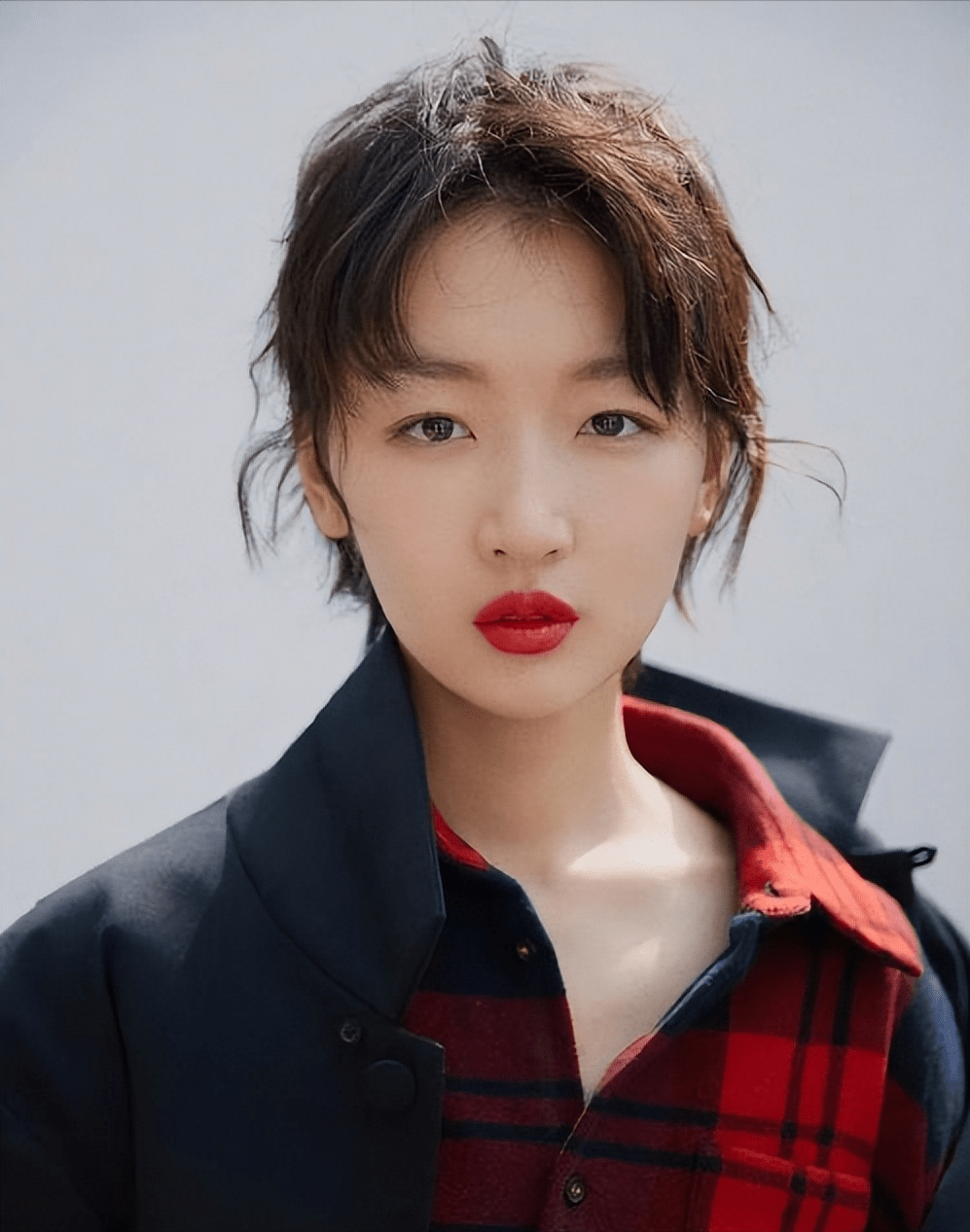 周冬雨现身金鸡奖开幕式!