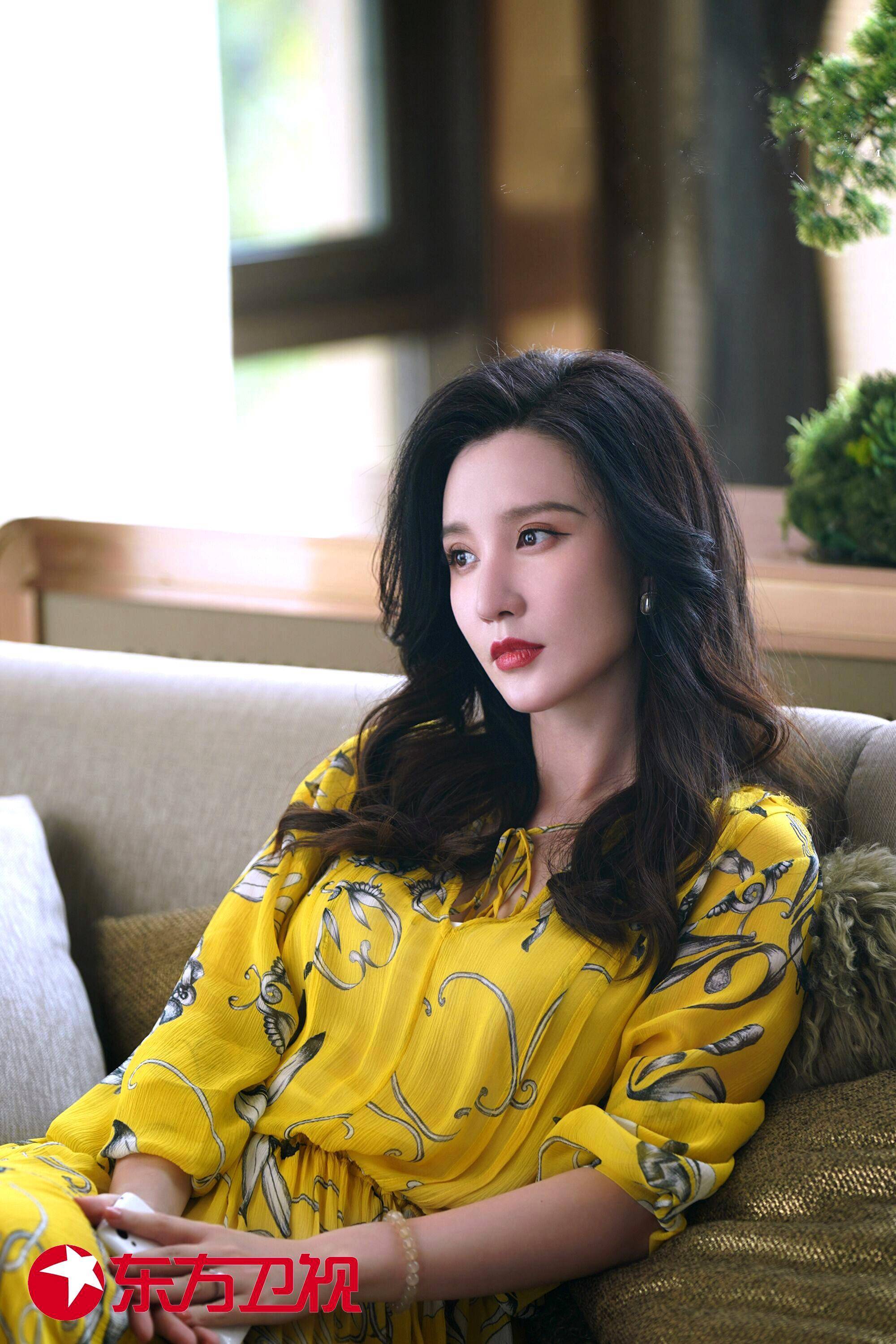 配角不是"绿叶" 没想过演"大女主" 张萌愿意做《大博弈》的那抹亮色