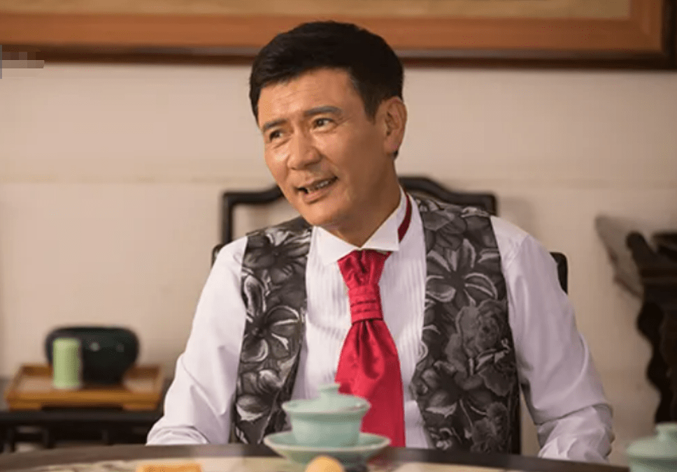 他和汤嬿,赵炬,黄精一等人主演的《打工老板》这部工业题材电影