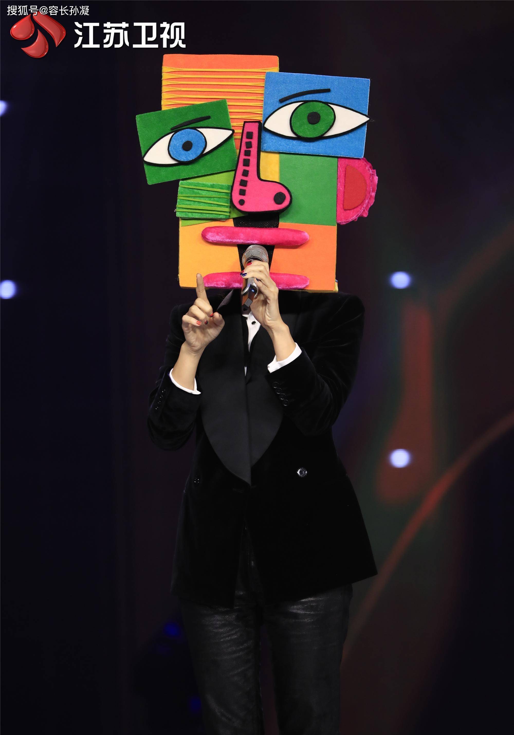 说得比唱得好听的"话家毕加索"与其说她是"唱将",倒不如说她是"主持人