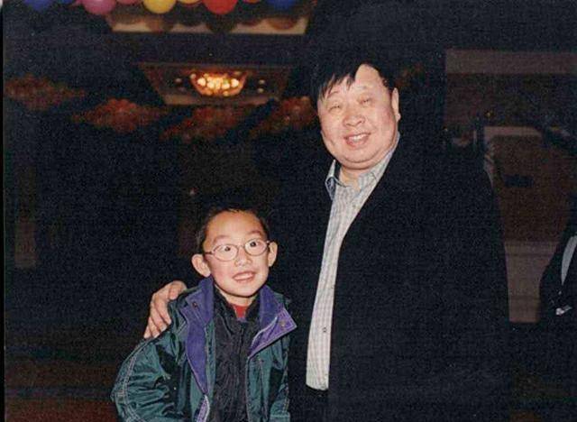 马东的老婆这么漂亮,当年电视辞职做全职太太,如今两人恩爱依旧_妻子