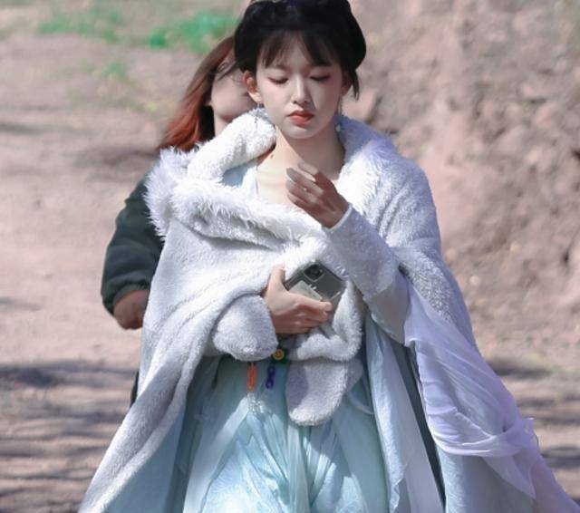 《卿卿我心》路透照,程潇古装造型美到惊艳,像极了优雅高贵公主_服装