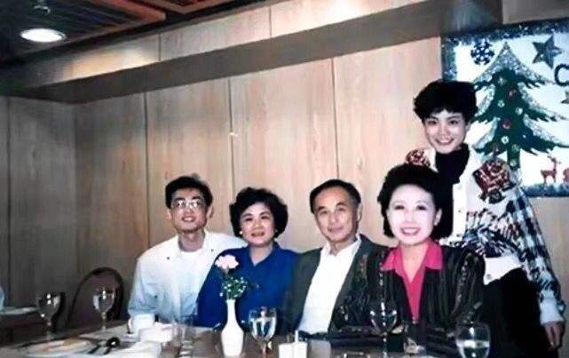 王菲：婚姻的遗憾来自父母，哥哥55岁未婚，经济一般相亲2次被拒_手机搜狐网
