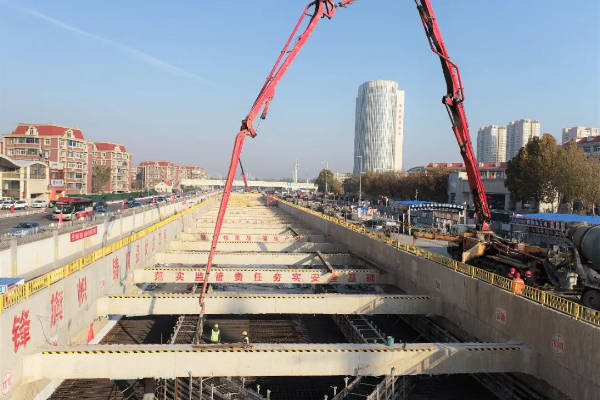 天津地铁4号线北段工程最大车站——延吉道站主体结构全面封顶_施工