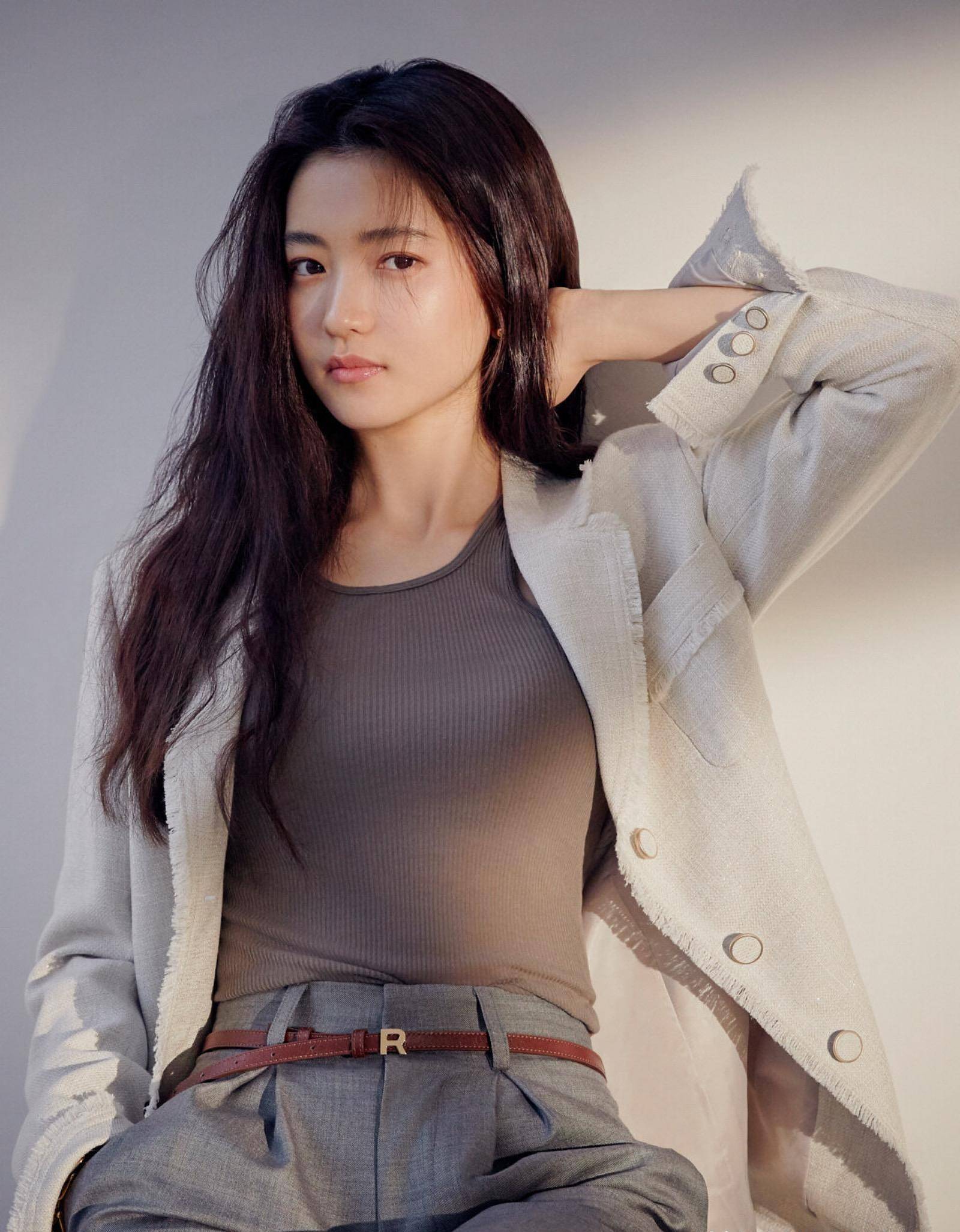 她打败1500人演展现女女恋,赢宋慧乔,全智贤被誉"拿奖机器"_金泰梨