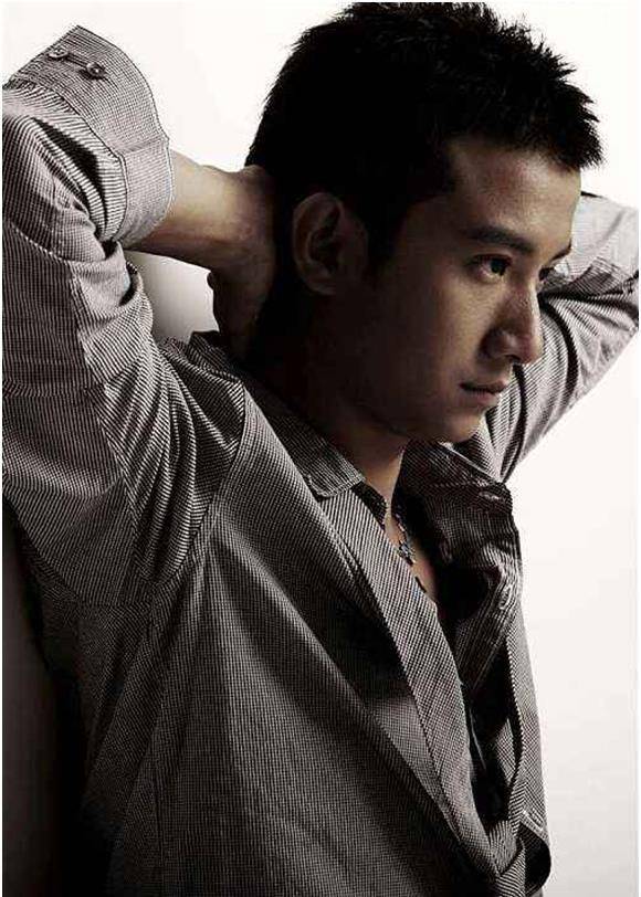 36岁文章晒健身照,分手后练出腹肌,状态好元气满满_西装_男性_男人