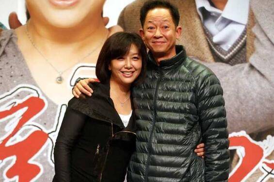 她暗恋过王志文,与电视主持人结婚后又分手,今48岁过得怎么样?
