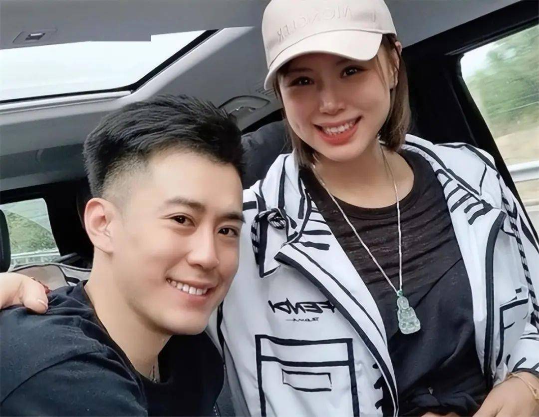 前中国女排队长曾春蕾,退役后嫁小4岁男友,如今一家三口很幸福_奥运会