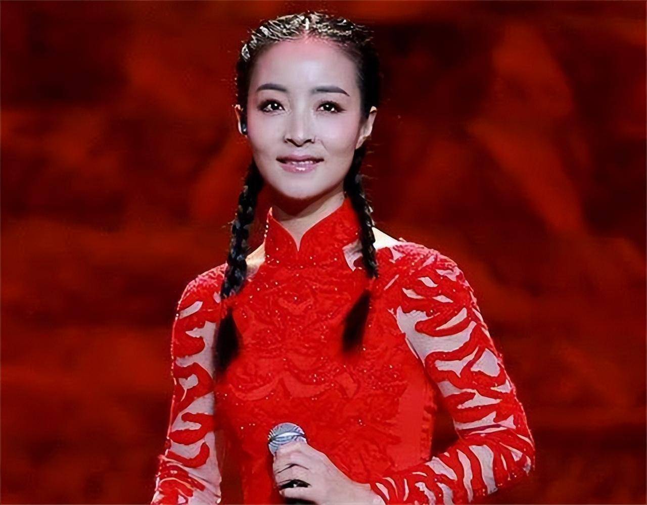 王小妮,被姐姐王二妮带进圈,气质有加_音乐节_陕北_延安