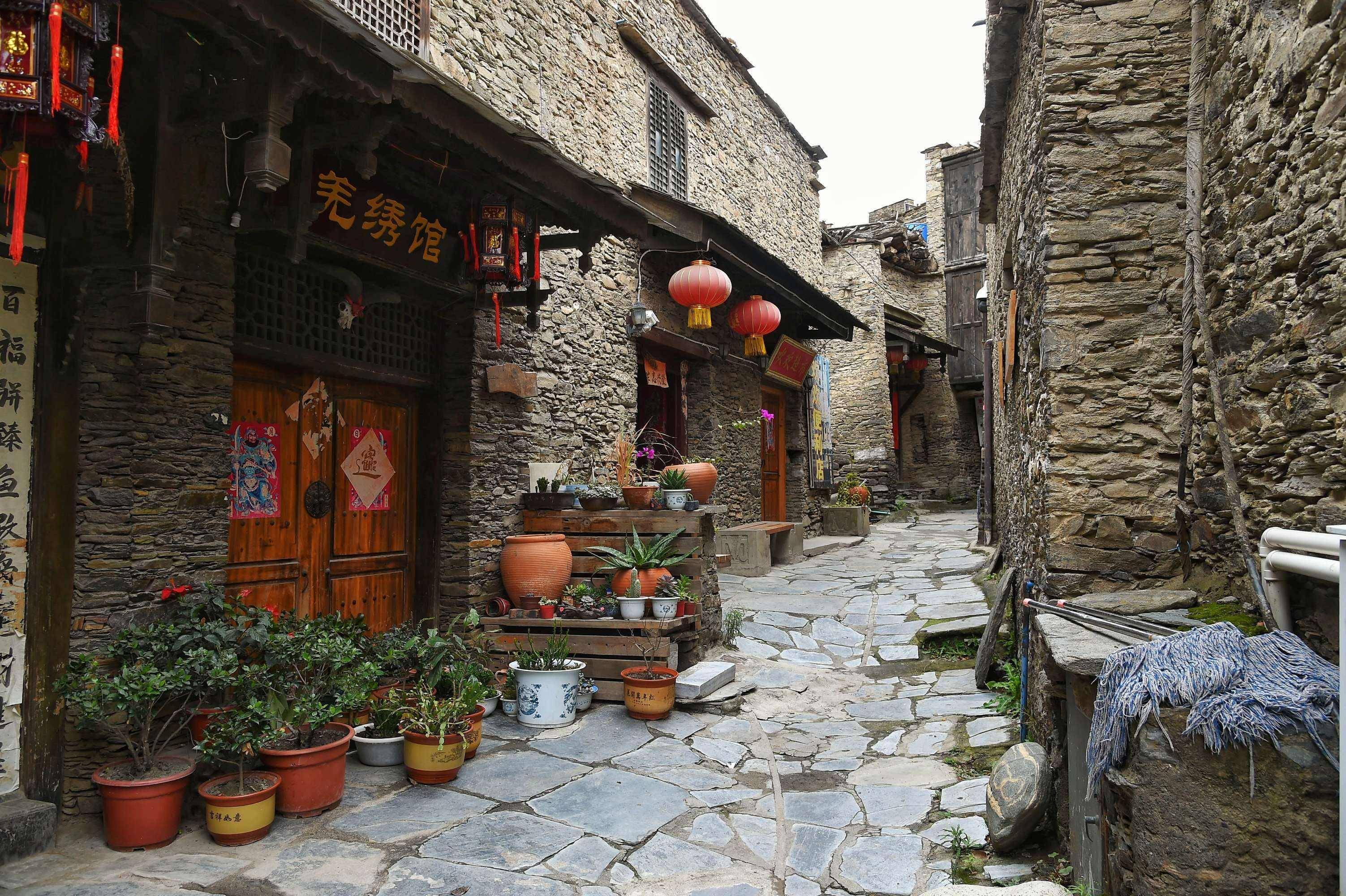 整个寨子中居住的全部都是羌族同胞,走进寨子中羌族风情浓厚,羌族美食