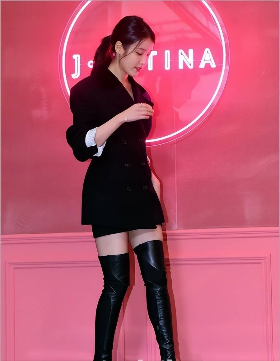 韩国女星李知恩穿黑裙露出白皙长腿！曼妙身材真心美呆了