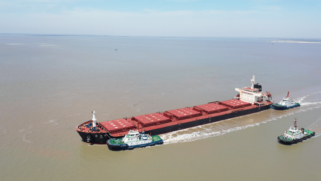 通州湾新出海口迎来第30艘5万吨级散货船