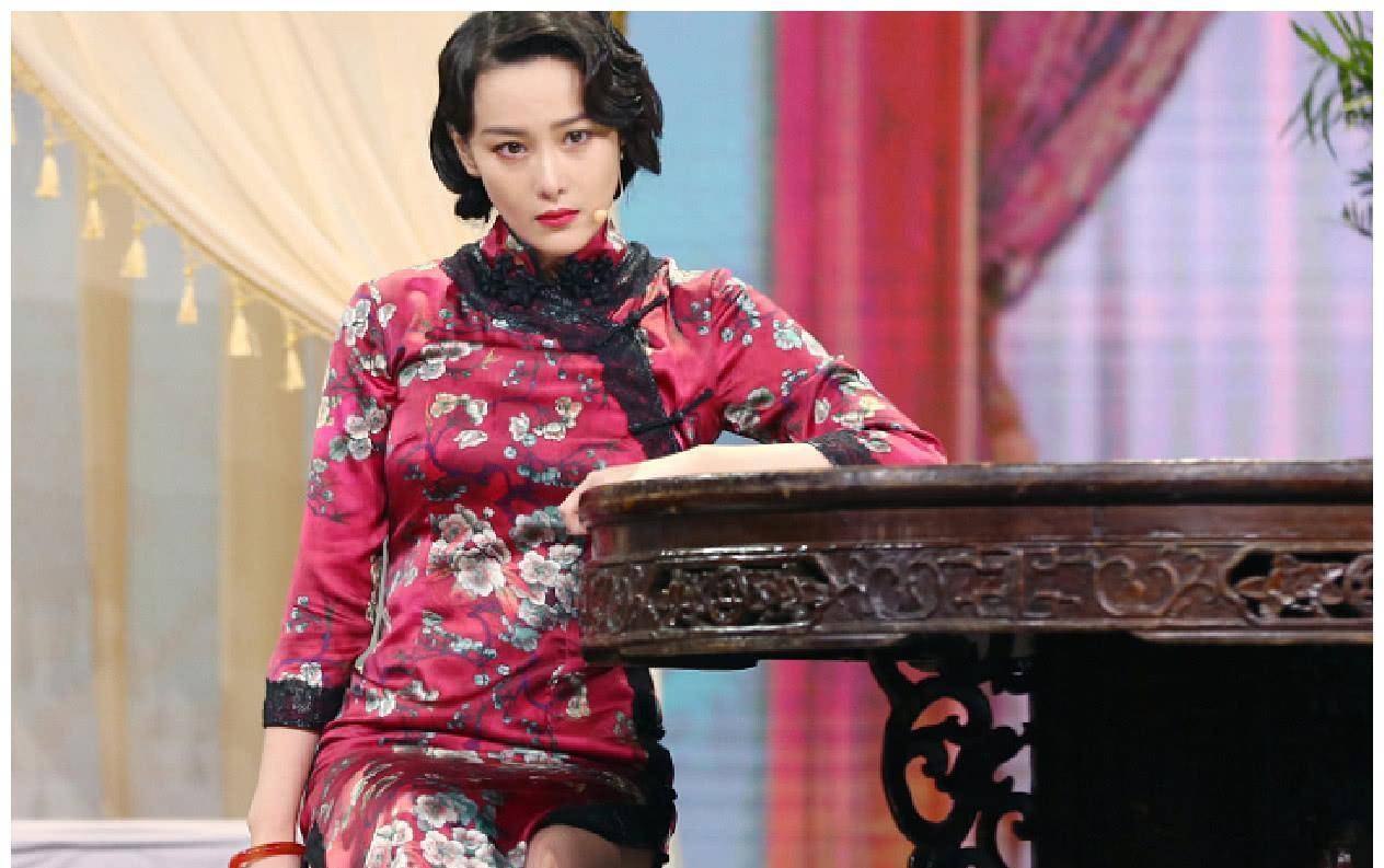 张馨予穿紧致旗袍,叉开到"大腿",美出新"高度"_一身_演技_红色