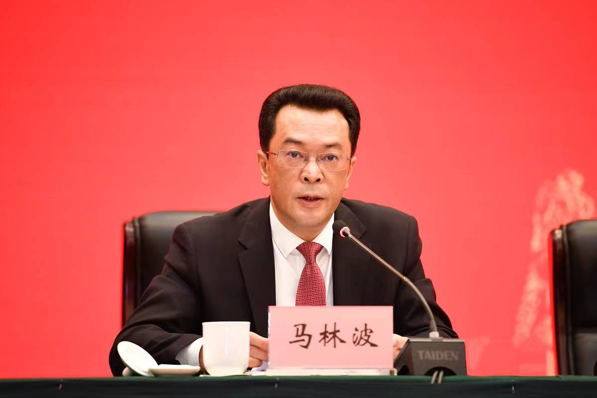 贵州省农村信用社联合社党委书记,理事长马林波坚定不移衷心拥护"两个