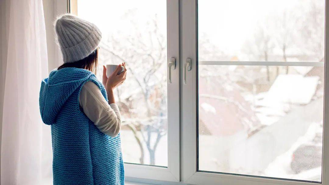 佰坚系统门窗|冬季居家,为什么门窗紧闭了家里还是凉飕飕的?