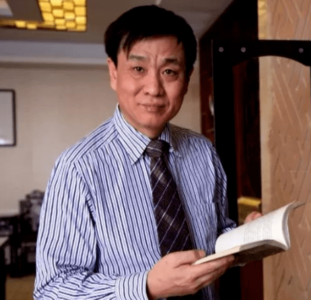 1992年,温克忠筹资30万元,创建了山西金岩工业集团的前身——曙光焦化