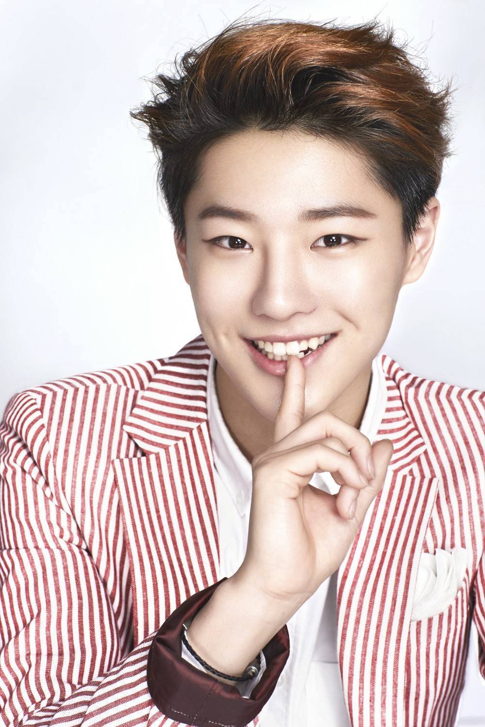 uniq三子回来发展,仅剩他一人在韩活动,与王一博关系最好_曹承衍_组合