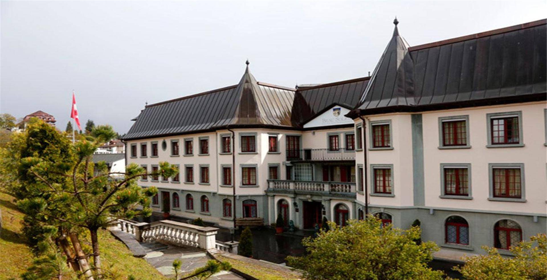 王菲女儿就读瑞士"贵族学校",学费高达103万,考试却交白卷_孩子_这是