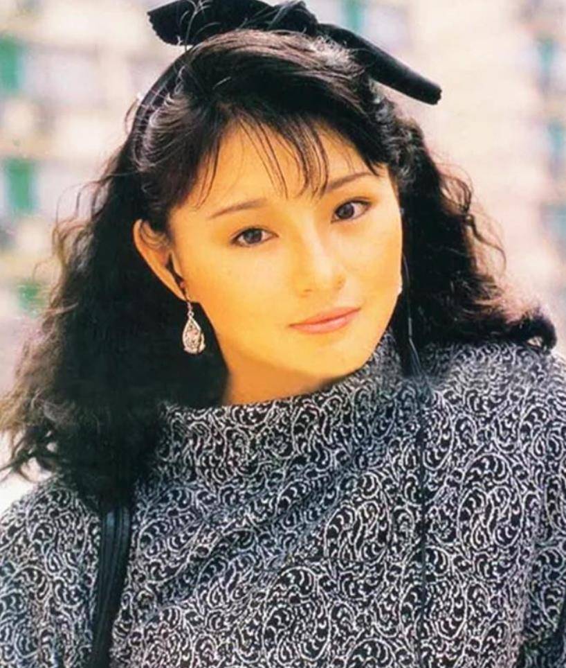 李赛凤:婚姻失败让她声名狼藉,15年后仍对婚姻恐惧,今生活如何_父亲