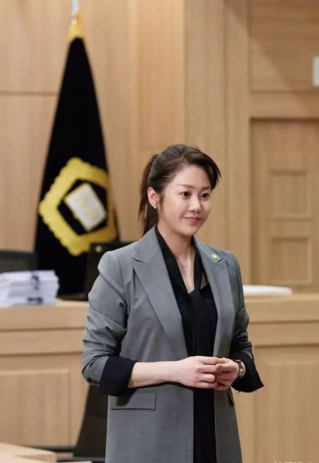 事业正当红时嫁入豪门,最后婚姻以失败告终,获得了巨额赔偿_高贤贞_女