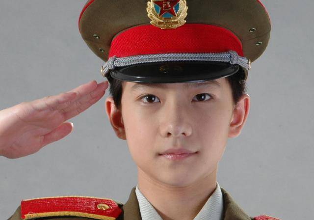 从军艺走出的4大校草,大家只记得沙溢沈腾杨洋,却忘了最帅的他_身材