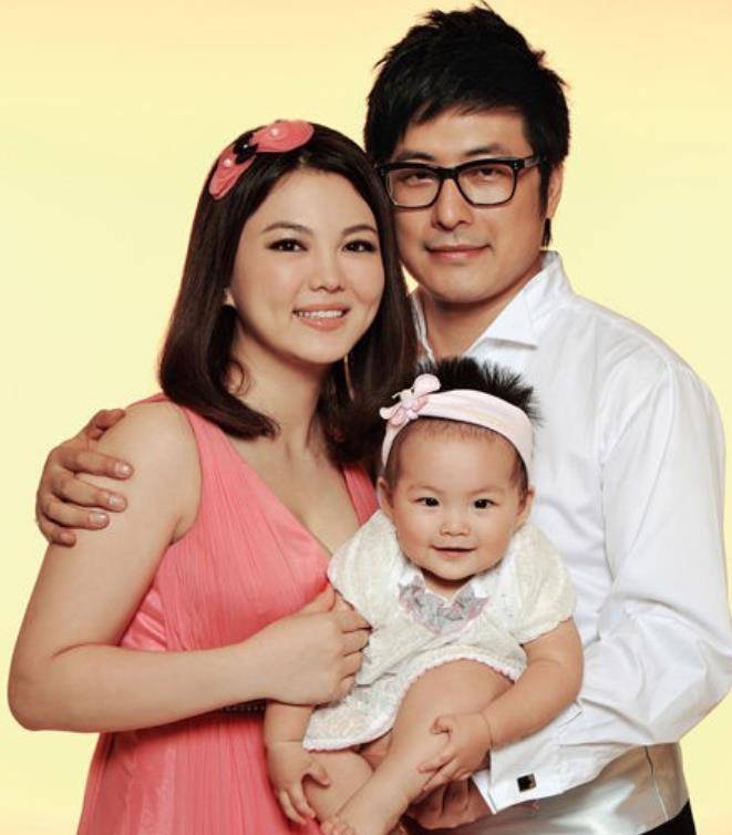 分手10个月,再看李湘和她的两段婚姻,现在的生活才是最好的选择