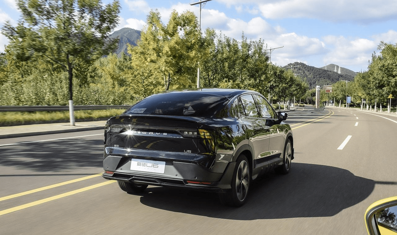 爱驰u6售21.99万起 颜值高还有6秒级性能?_搜狐汽车_搜狐网