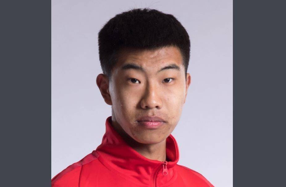 柏杨曾效力于沈阳鑫远翔足球俱乐部,2010年在长春亚泰青训梯队注册