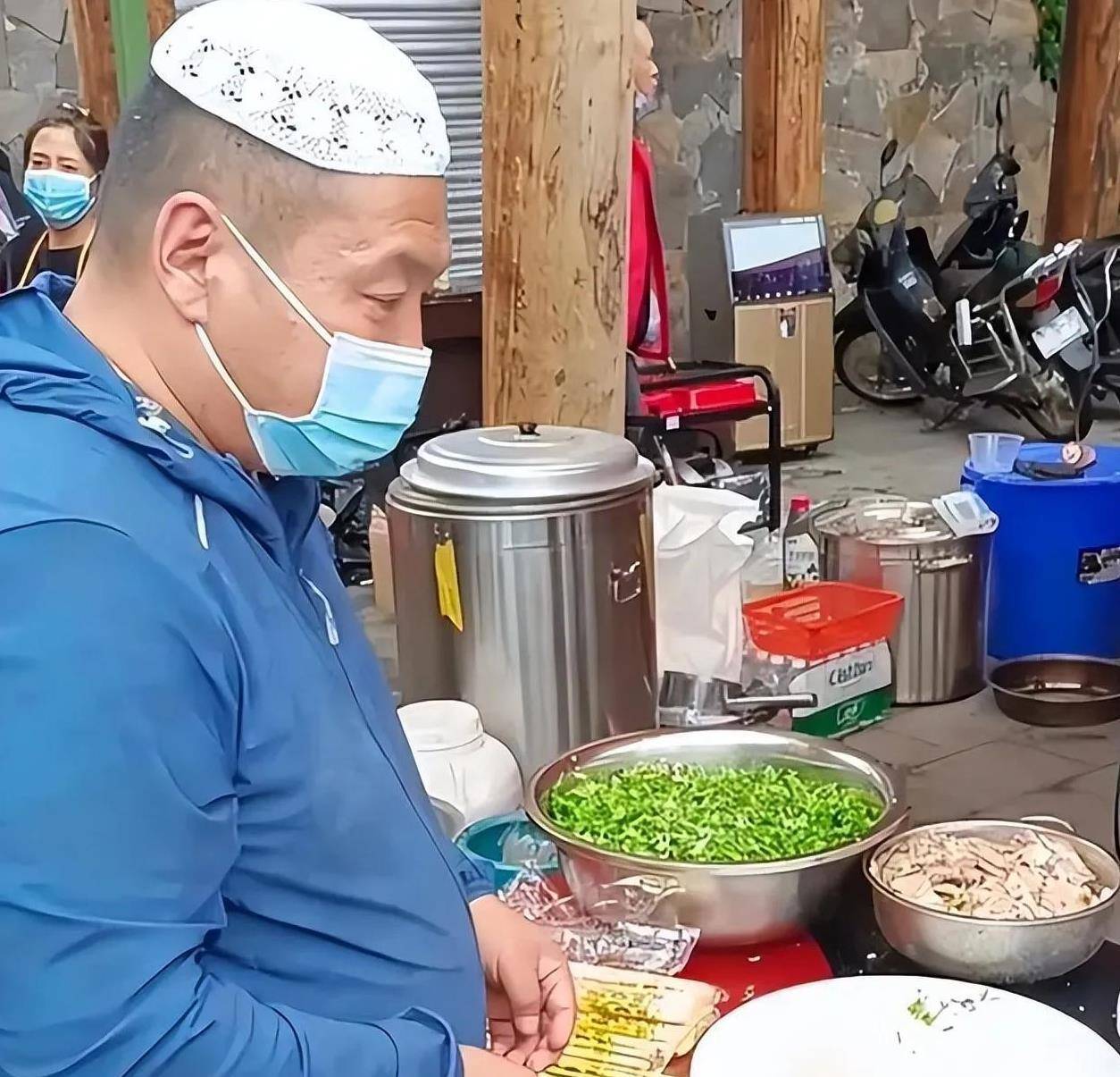 网红"拉面哥"因脑溢血离世,年仅49岁,曾为灾区送