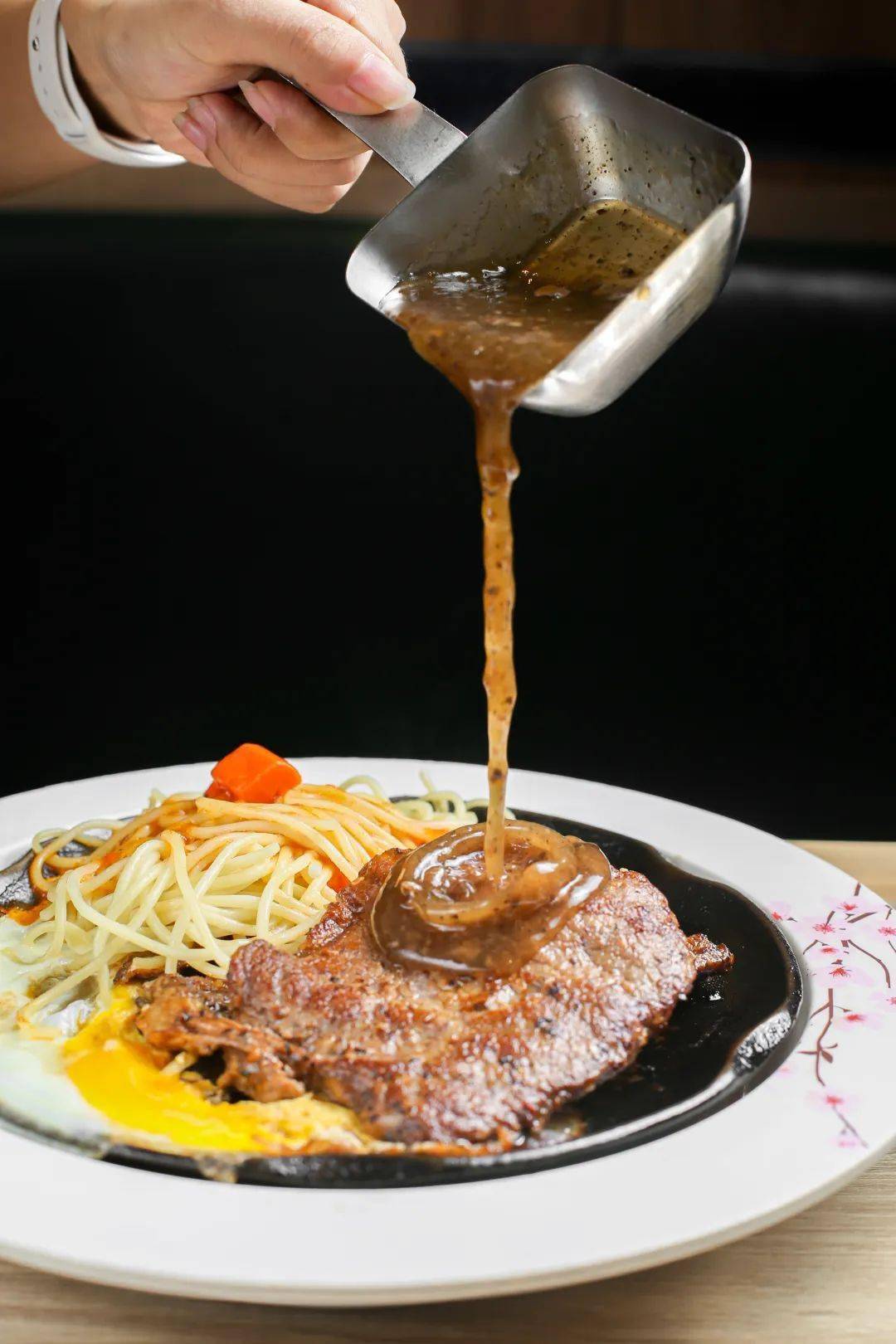 99元起享「豪客来牛排」门市价121元起牛排多人餐!