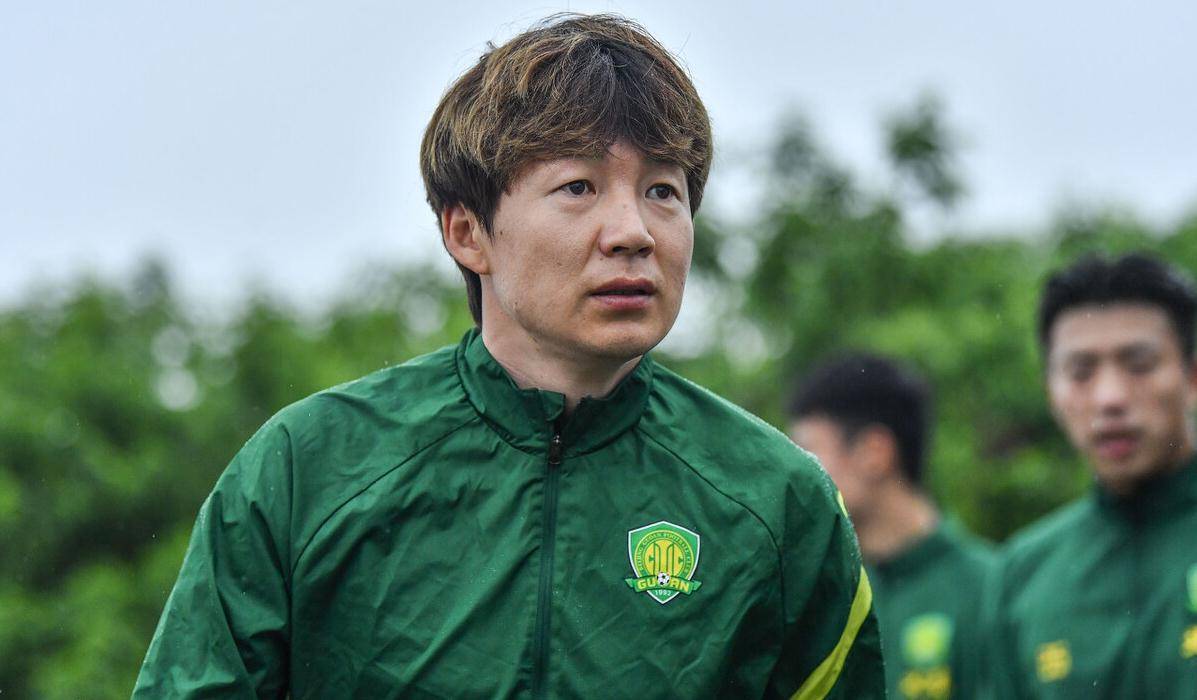 他曾为了国安多次婉拒申花,如今成为球队功勋,深受球迷认可_朴成_成为