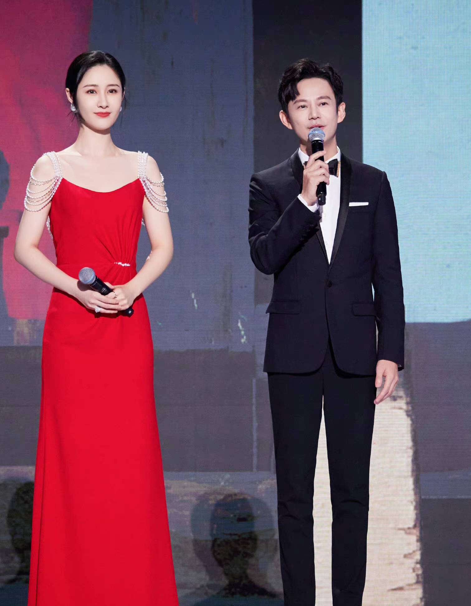 芒果旅游晚会,折射主持人竞争格局:梁田撑场冯禧逆袭,何炅接班人地位