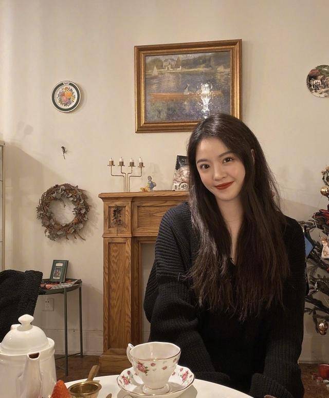 华谊千金王文也罕见秀恩爱,两人身高相仿,表示主动追求男友_照片_感情