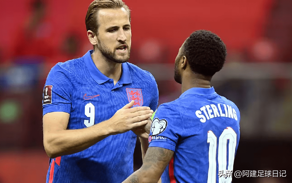 英格兰,10号球员的聚会唯一一个不在俱乐部穿10号的人斯特林(切尔西