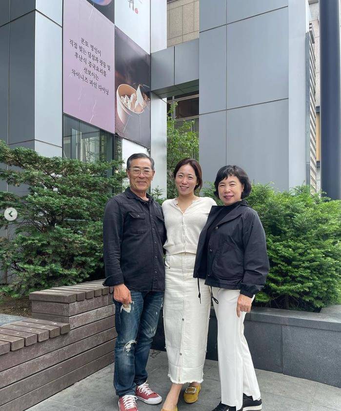 国外黄金女配李美度幸福的婚姻生活,婆婆主动帮她过生日_老公_大家庭