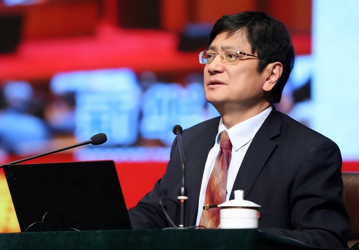 "找工作别挑三拣四,郑强教授犀利点评,一句话"骂醒"年轻人_生活_社会