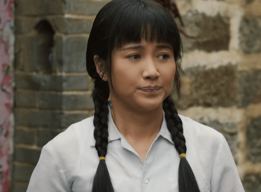 而柳秋玲相亲的时候,她那淳朴的感觉更明显了,不敢抬头看男人,带着