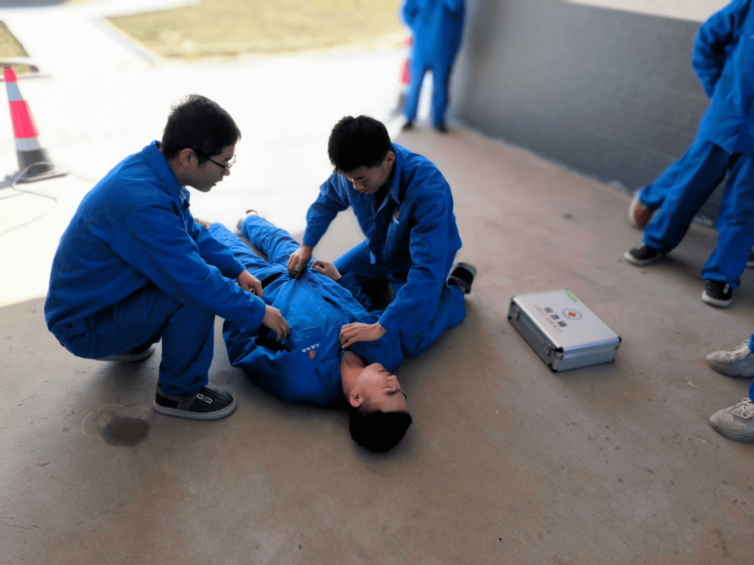 筑牢安全防线——黄龙正能开展触电事故应急救援演练