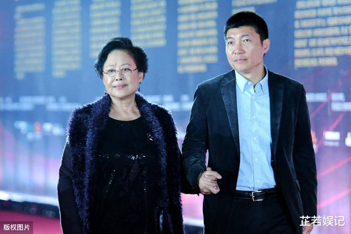 斯琴高娃,这个经历三婚两离,加入瑞士身份的女星,如今过的如何?