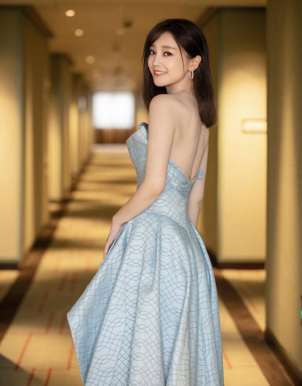 她是《灵魂摆渡》最美孟婆,现实中也是清纯女神,美得让人心动
