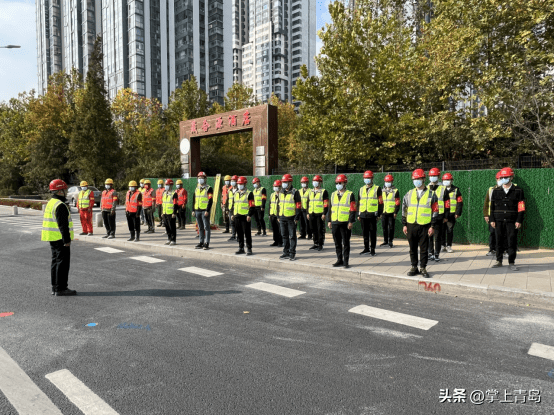 中铁一局青岛地铁6号线05工区峨～富区间右线成功上跨1号线既有线