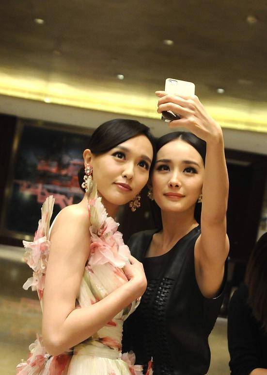 杨幂刘诗诗已经冰释前嫌,唐嫣还在等什么?_微博_带着_眼神