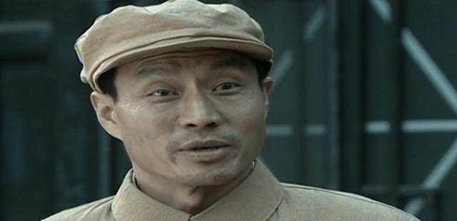 《亮剑》:王特派员三次死里逃生,靠的绝不是运气_李云龙_战友_因为