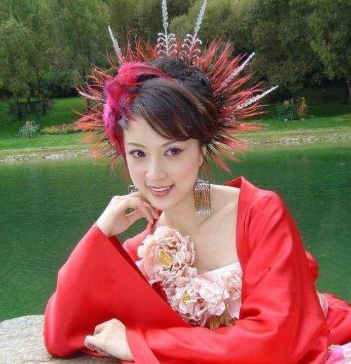 金巧巧还凭借《走过柳源》被提名金鹰奖最佳女配,后来还凭借《老大的