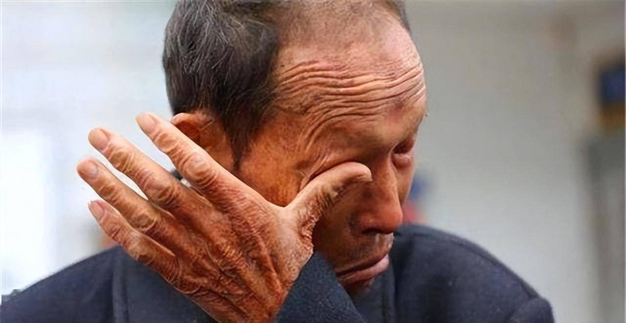 新型啃老正在中国家庭蔓延,父母心知肚明却甘愿被啃,原因很现实_工作