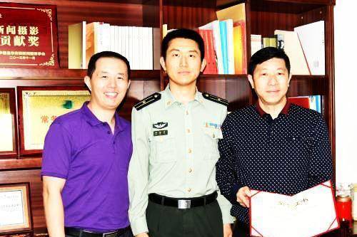 同村很多年轻人都穿军装走了,孙子也没收到通知,刘祚坤很奇